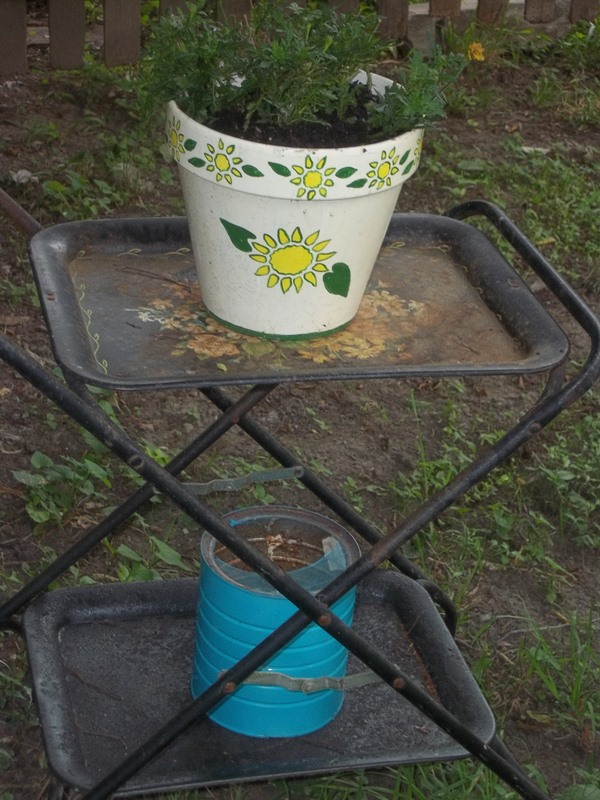 The Big Yellow House And the Yard tour continues