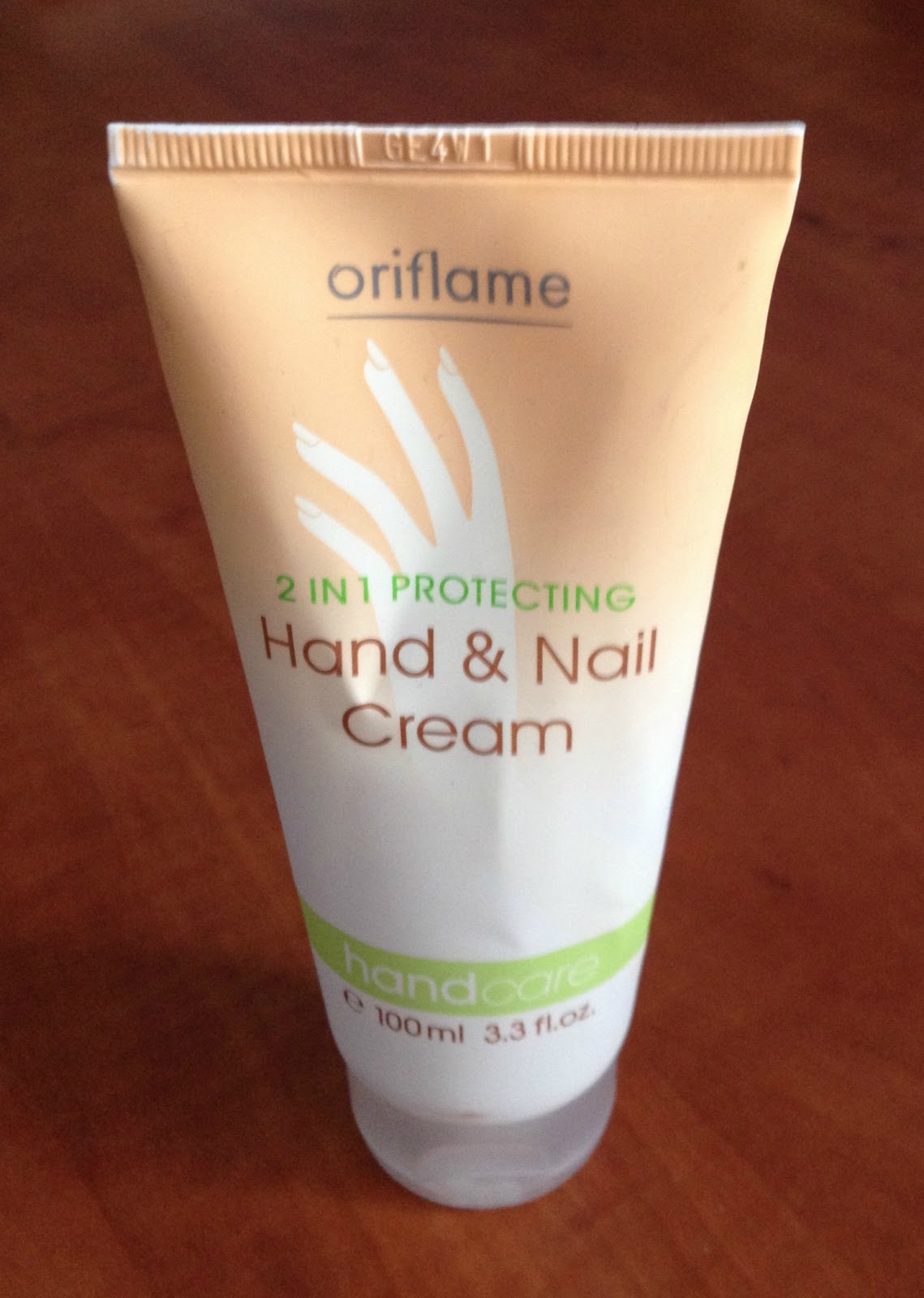 Oriflame 2 in 1 Protecting Hand and Nail Cream review Monica's