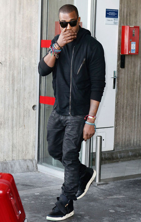 THE SNEAKER ADDICT: Kanye West Wears the Nike Air Yeezy 2 Again!