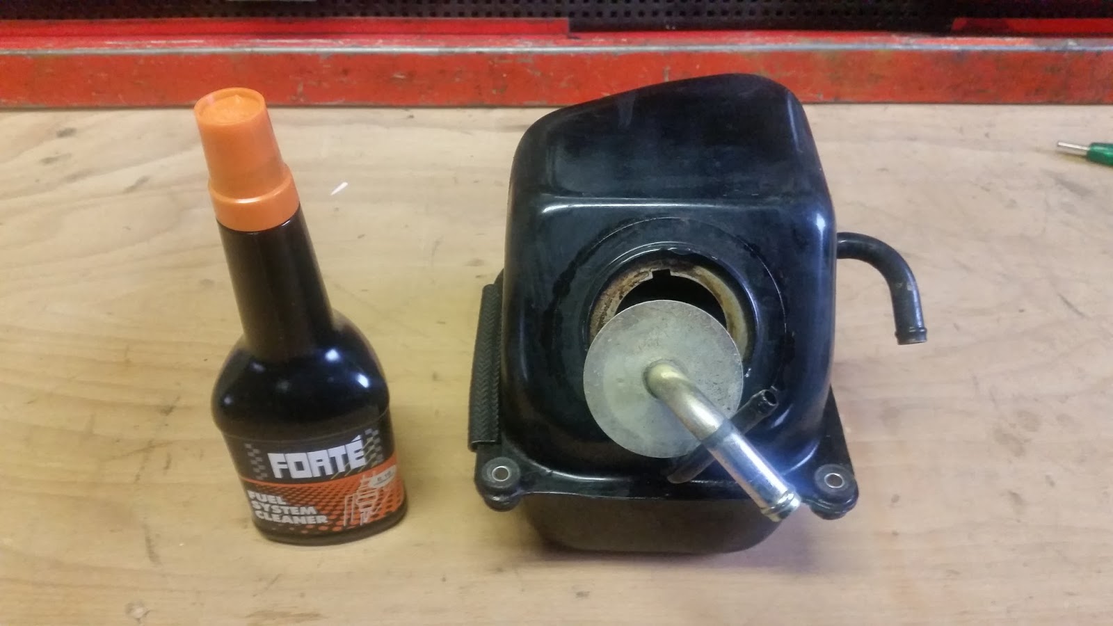 Jaguar XJS: Fuel filters and fuel pump replacement