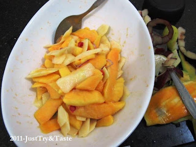 Resep Salad Mangga-Apel dengan Saus Selai Kacang