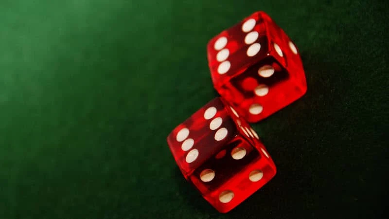 How do online casinos market themselves