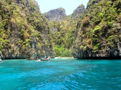 Pe-Ley Bay - Kho Phi Phi Thailand Pe-Ley Bay - Kho Phi Phi Thailand