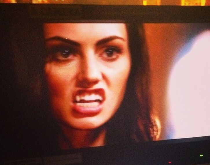 The Originals - Season 2 - First Look at Hayley's fangs