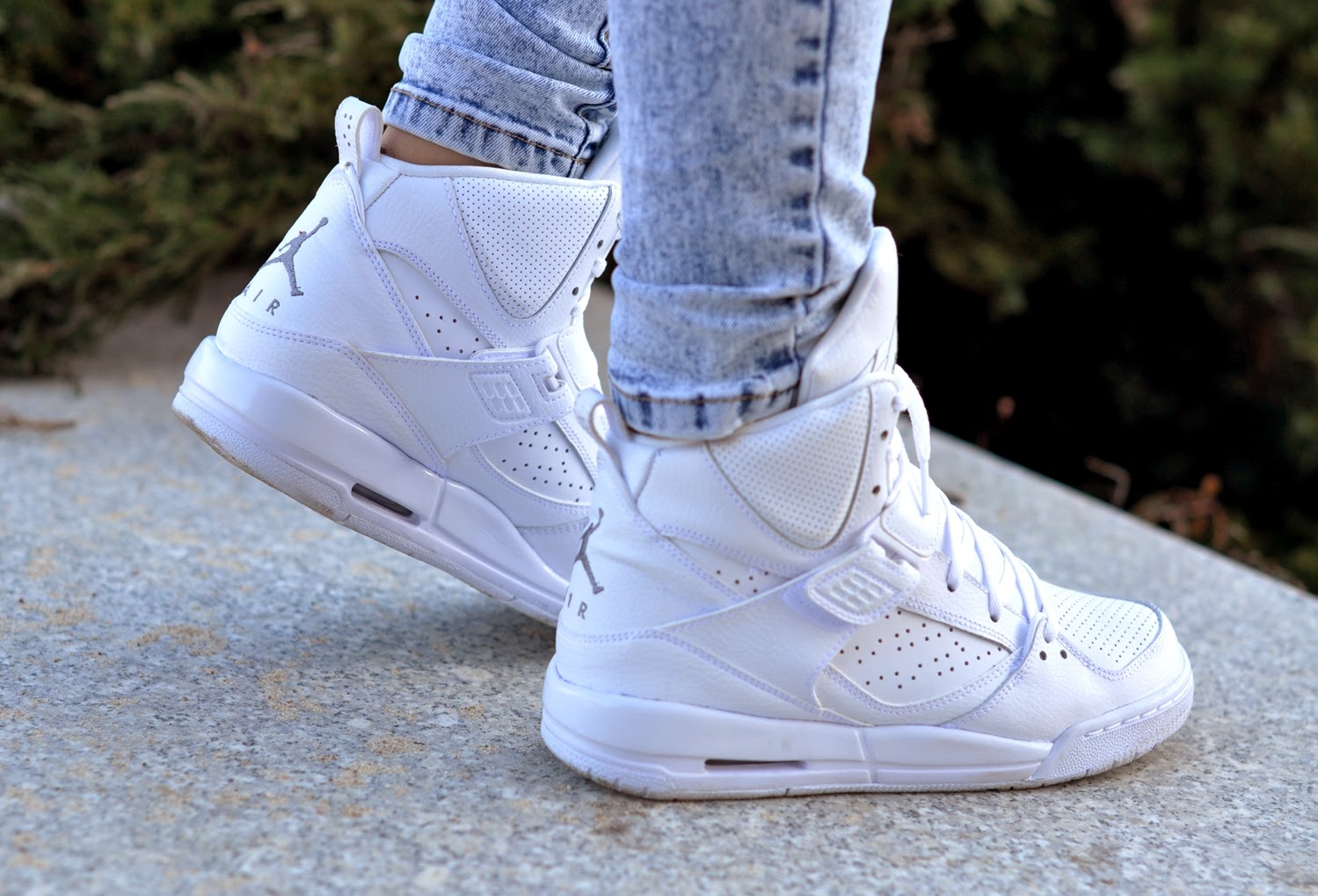 Найк аир высокие. Nike Air Jordan женские белые. Nike Air Jordan Flight.