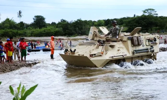 Puira: Vehículos anfibios de la Marina de Guerra transportan a pobladores de Malingas