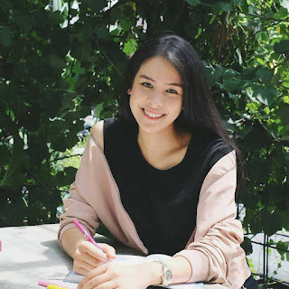 Hope You Like English: Describing my idol (Maudy Ayunda)