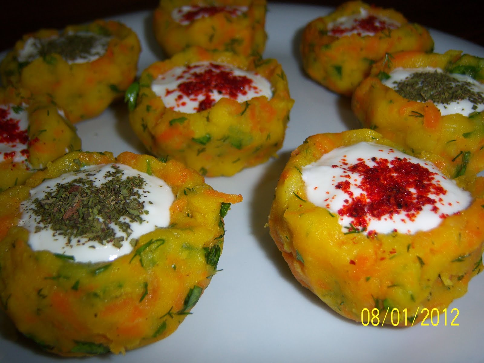 EZELLE: YOĞURTLU PATATES ÇANAKLARI