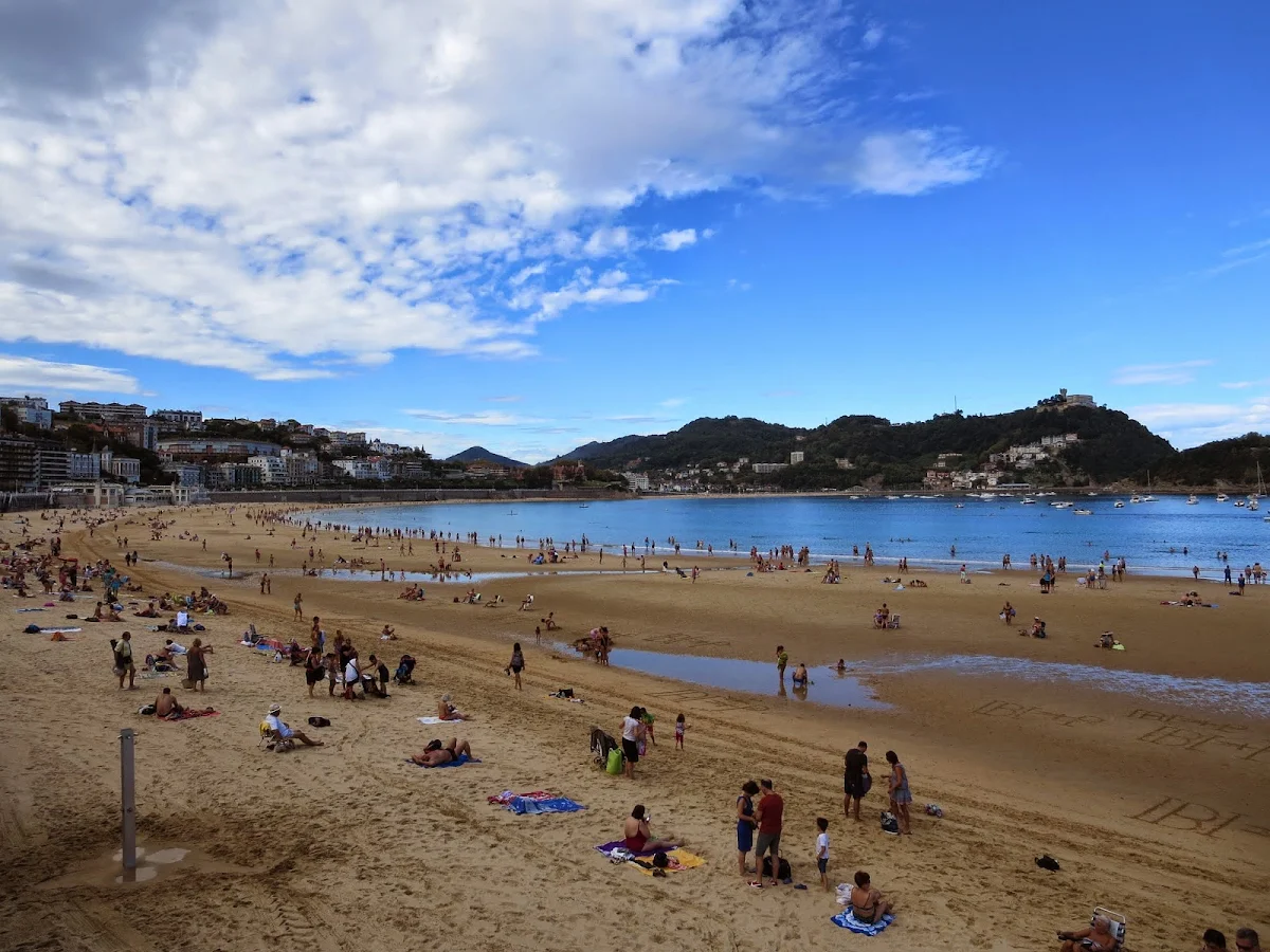 What to do in San Sebastián: people watching at Kontxako Hondartza (La Concha Beach)