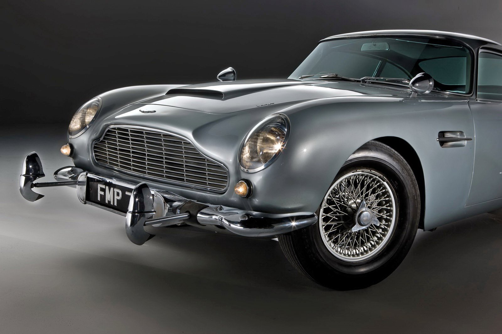 Астон Мартин db5
