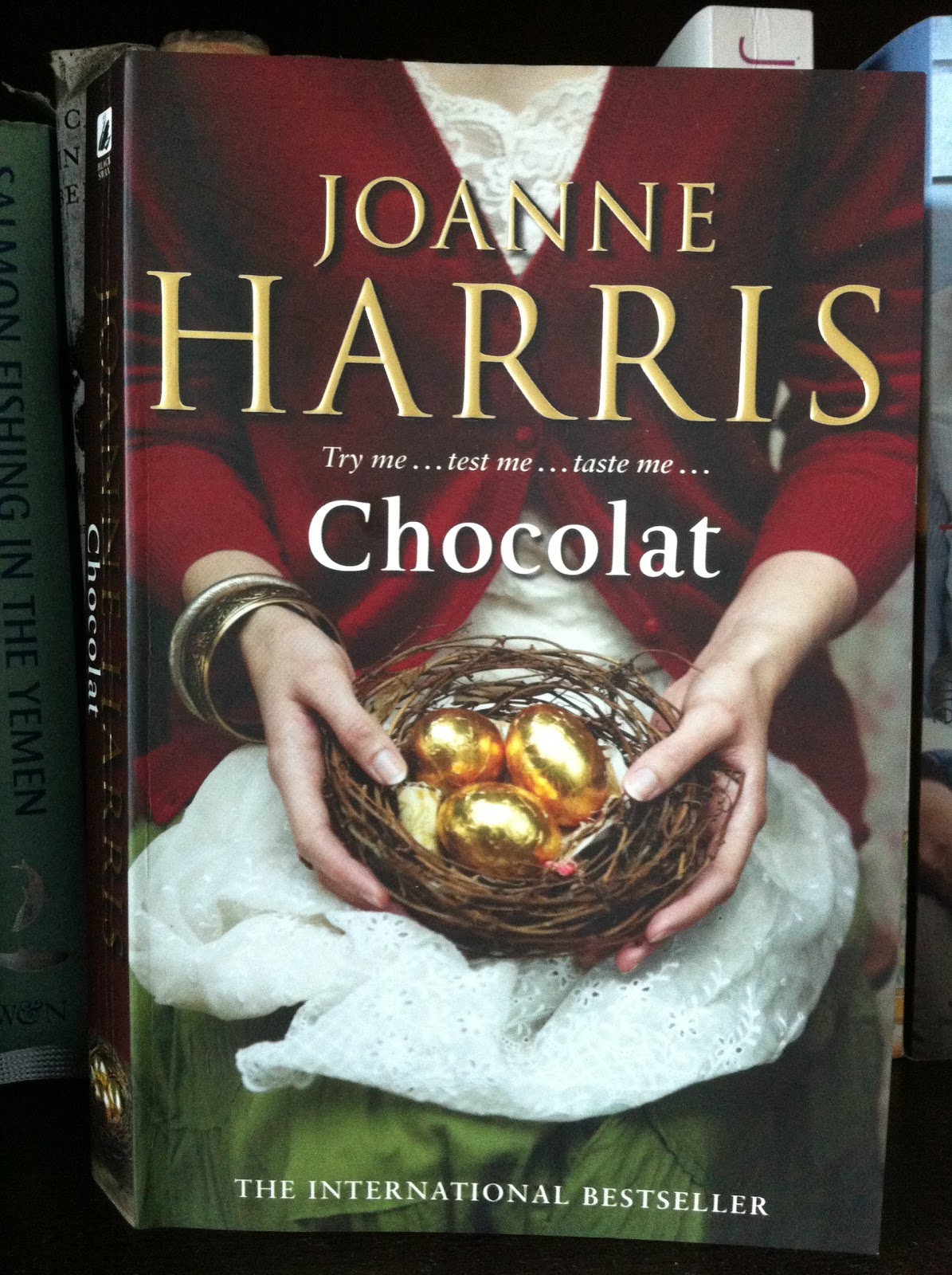 Книга харриса шоколад. Joanne Harris "chocolat". Chocolate Joanne Harris книга. Книга шоколад Джоанн Харрис.