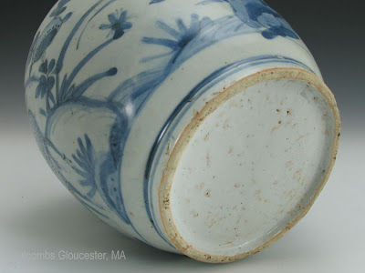 <img src="Chinese Ming Deer jar.jpg" alt="blue and white porcelain jar with deer foot rim or base">