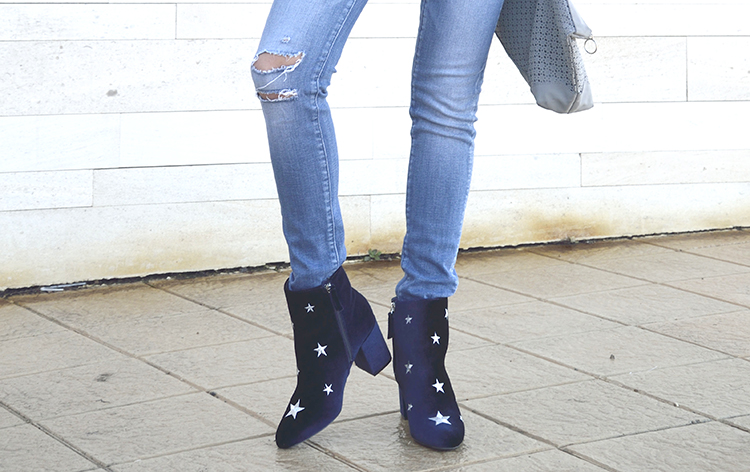 stars_booties_blue_velvet_boots_look_jeans_outfit_trends_gallery