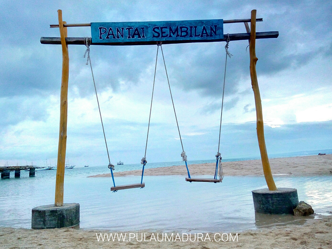 Wisata Pantai Sembilan di Pulau Gili Genting Sumenep