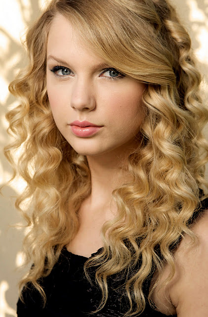 Hairstyle Photo Taylor Swift Curly Hairstyle With Braids In Love Story