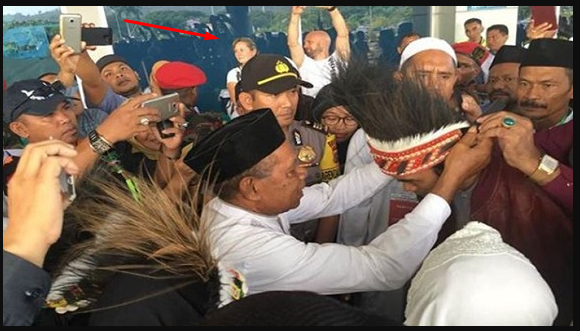 Bukti Nyata Ulama Penyatu Umat, Ustadz Somad Merajut Kebhinekaan di Tanah Papua Bukti Nyata Ulama Penyatu Umat, Ustadz Somad Merajut Kebhinekaan di Tanah Papua