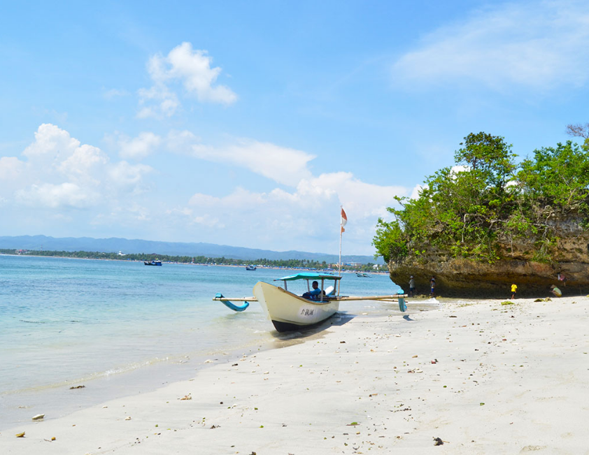 Pantai Pasir Putih - 5 Pantai Terindah di Jawa Barat, Wajib Kesini!