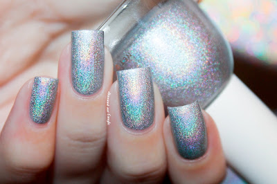 Swatch of the nail polish "Space Race" from H&M