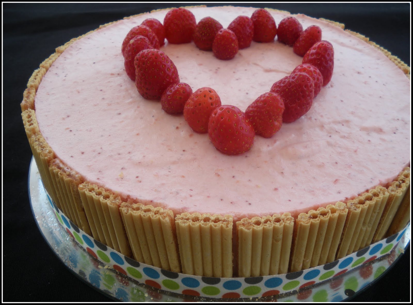 Chic, Chic, Chocolat Entremet mousse de fraises et compotée de rhubarbe