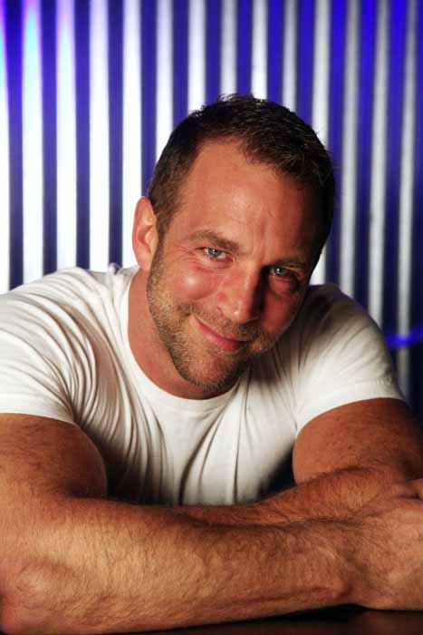 Brutos-Eros: Parker Williams