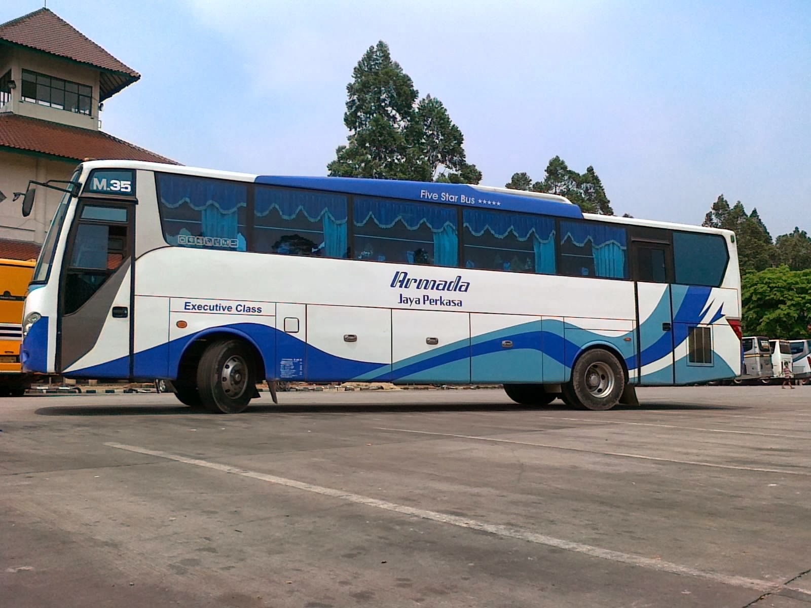 Armada Jaya Perkasa: Panduan Lengkap Harga Sewa Bus Pariwisata & Layanannya