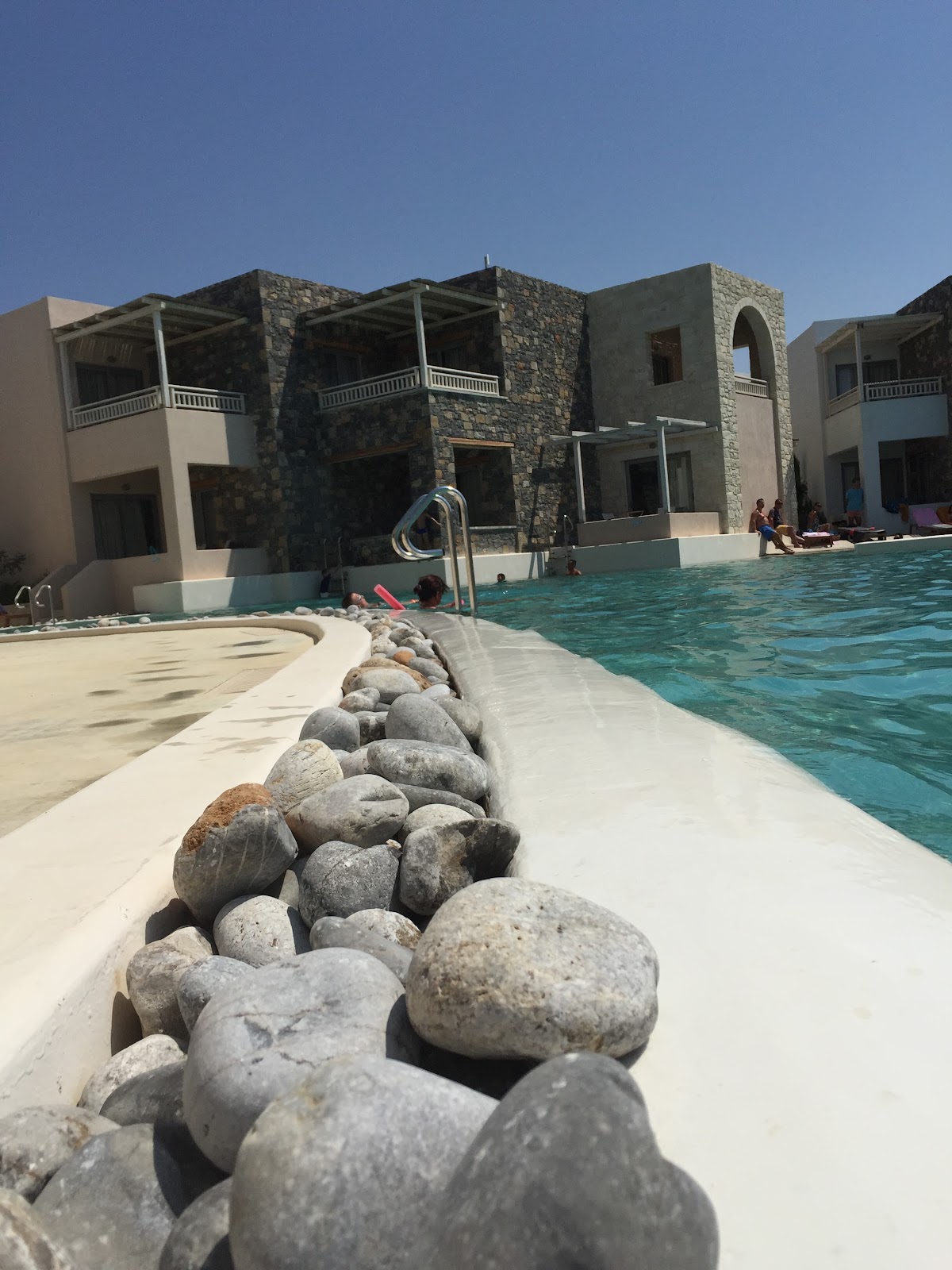 les petites bulles de ma vie Mon hôtel en Crète Ostria Beach