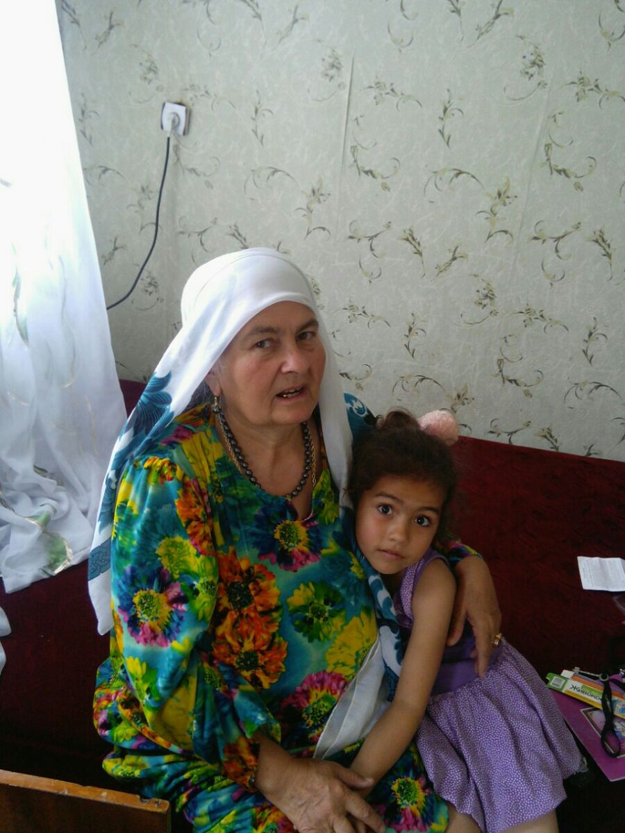Мама по таджикски. Таджикистан бабушка. Таджикские мамы. Мать таджика. Мама таджичка.