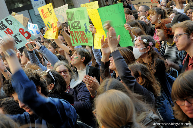 Milano, manifestazione contro il riscaldamentoglobale