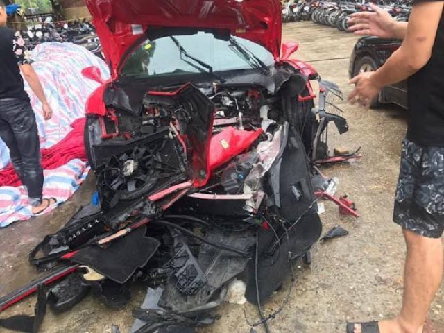 Siêu xe tiền tỷ của Tuấn Hưng vỡ nát phần đầu sau tai nạn mất lái