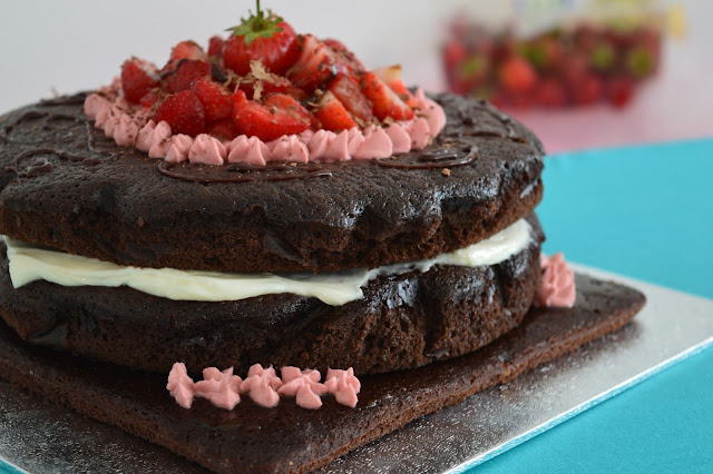 http://coisasecoisinhasdecomerechorarpormais.blogspot.co.uk/2014/09/black-velvet-cake-dia-umna-cozinha.html