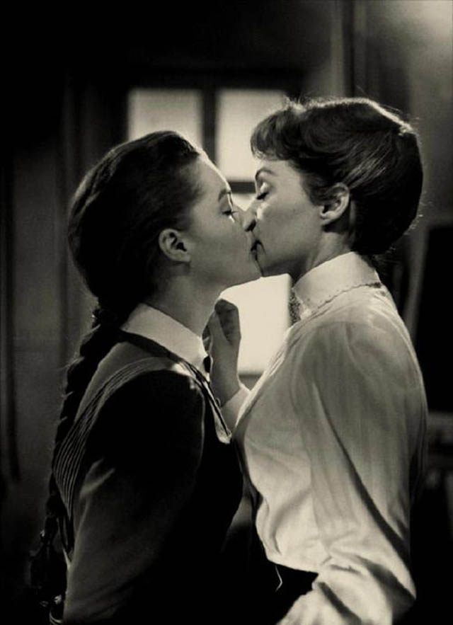 Each fucking lesbian other picture Torti cats foot fetish