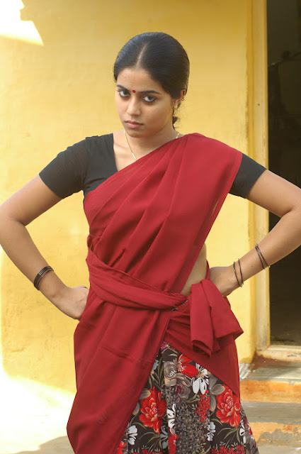 Mallu Aunty Poorna In Red Saree Photo album Gallery | Mallu Actress ...