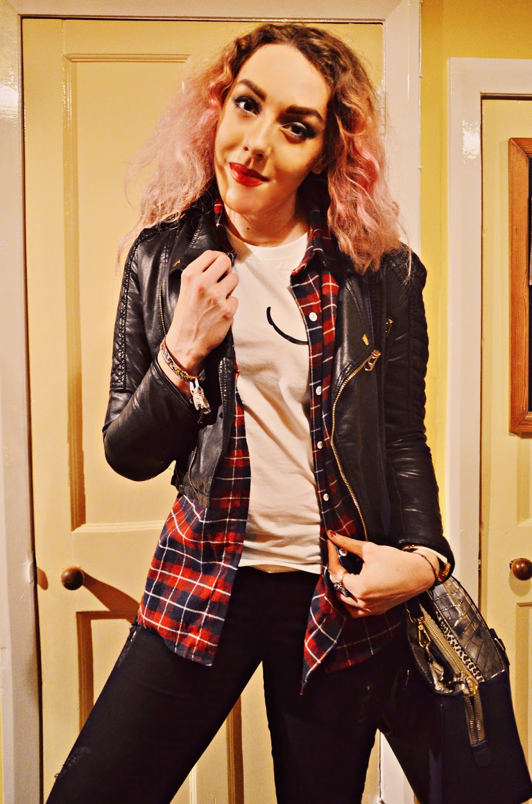 Leather Jacket// Celeblook* Shirt// Sheinside* No Bra T-Shirt// Modekungen* Ripped Jeans// Quiz* Doc Martens// Shoetique* Blue Bag// Marc B* Watch// Klaus Kobec*