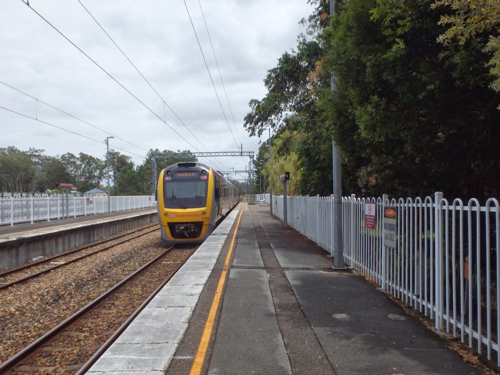 trainspotting glasshouse mountains