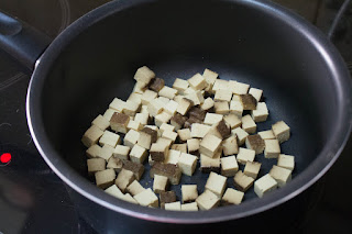 Sopa de verduras y tofu ahumado