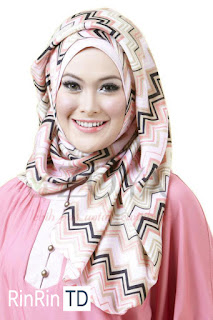 Jenis Jilbab untuk Bentuk Wajah Segitiga