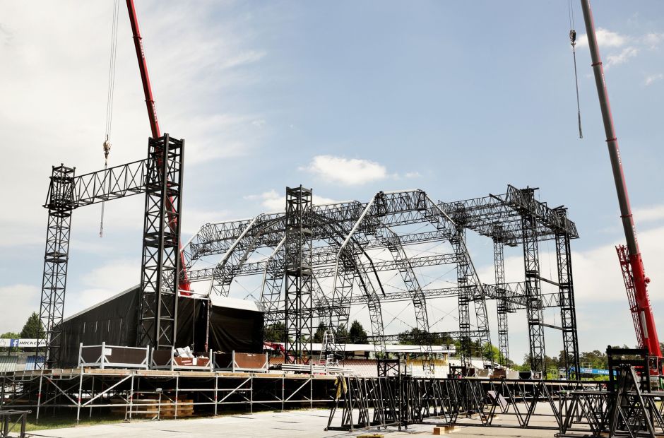 lascampanasdoblanporbon: Stageco 25 años junto a AC/DC.