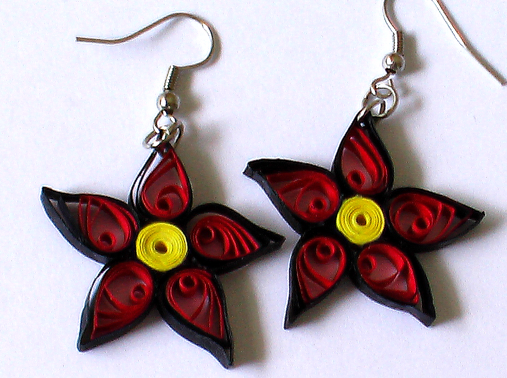 Tiny Paper Rose Earrings - Free Paper Quilling Tutorial | Quilling jewelry, Paper  quilling tutorial, Quilled jewellery