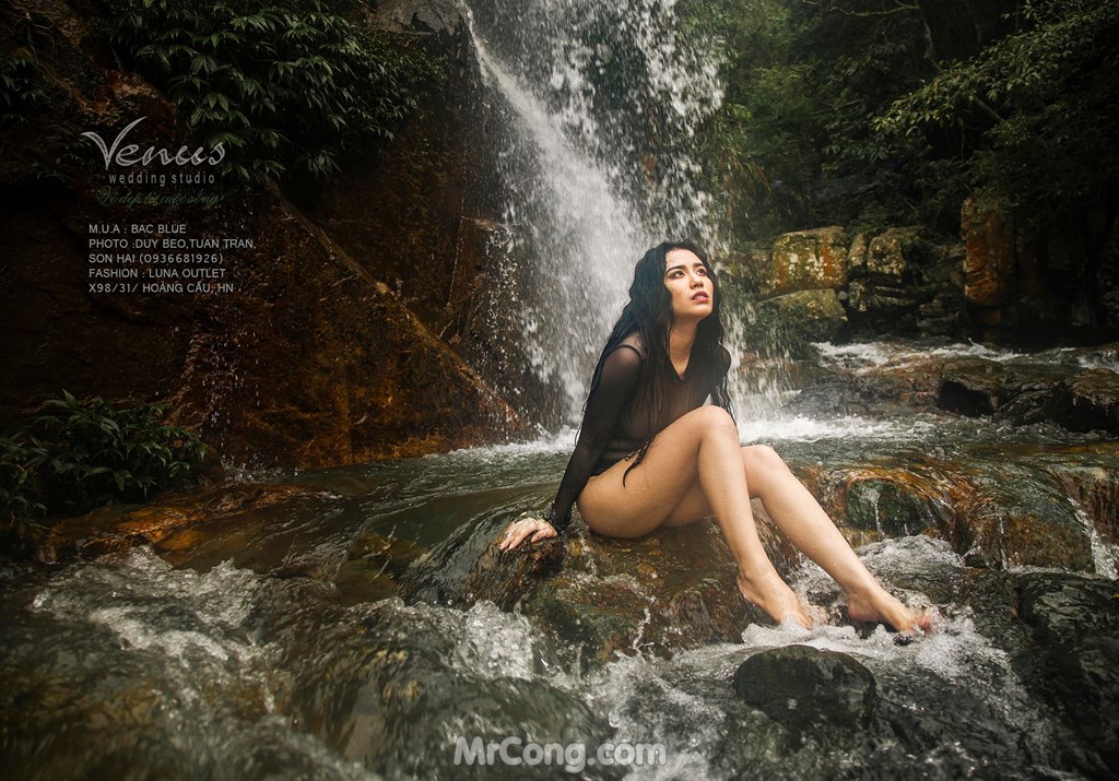 Linh Miu boldly let go of her chest in a set of photos taken under a waterfall photo 1-13