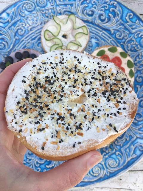 Farmers' Market Bagels - Fresh delicious toppings for the perfect easy snack or brunch idea | www.jacolynmurphy.com