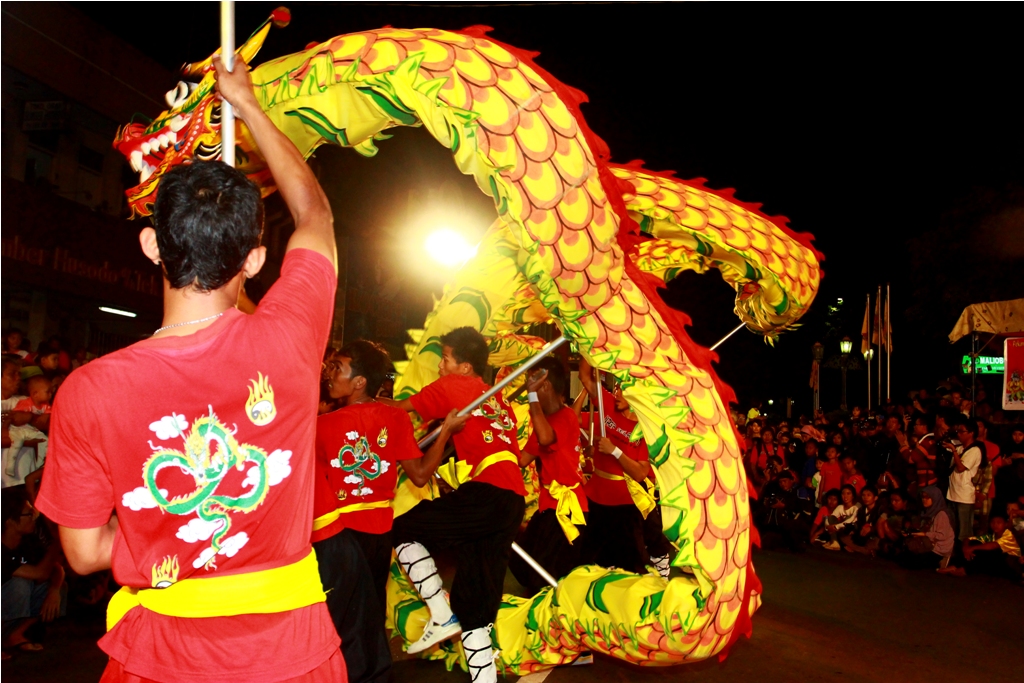 Asian dragon fest 2024. Китайский дракон фестиваль. Фестиваль дракона Сингапур. Дракон на корейском фестивале. Японский дракон фестиваль.