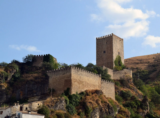 CASTILLO DE LA YEDRA CASTILLO DE LA YEDRA EN CAZORLA JAEN