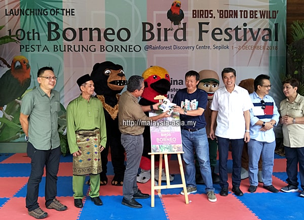 Birds of Borneo by Wong Tsu Shi Wong Tsu Shi Birds of Borneo Book