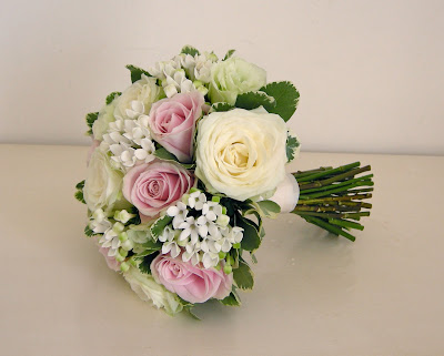 Wedding Flowers Blog: Nikki's Classic Green, White and Pink Wedding ...