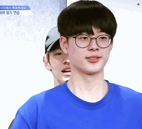 The difference of Yoo Seonho with and without glasses ~ pannatic