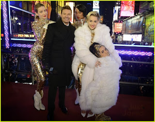 DISNEY STARS ARGENTINA: Miley cantando en &quot;Dick Clark&#039;s New Year&#039;s Rockin&#039; Eve 2014&quot; Times