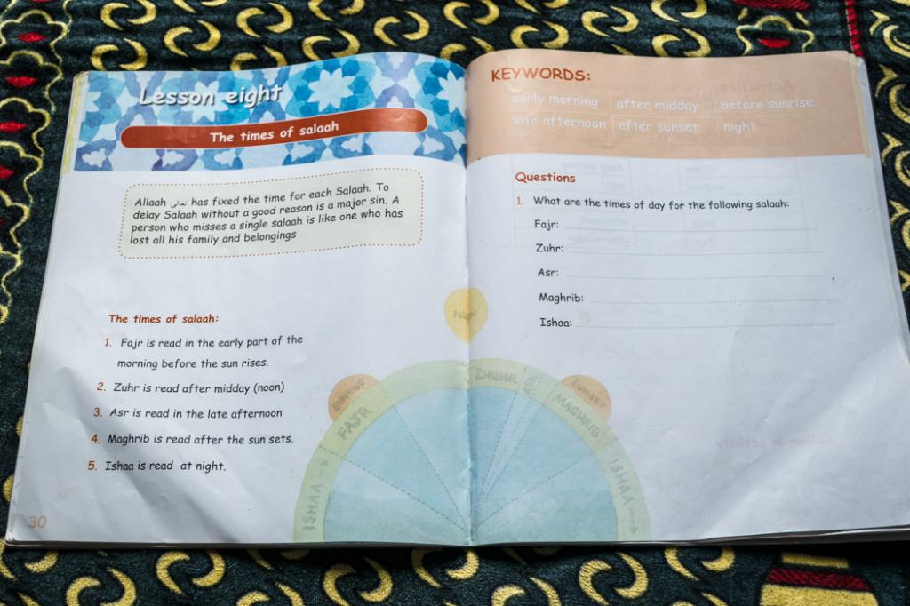 Almah s Journey Teaching Salah let-s-learn-salat-and-surahs-two-sided-poster-girls-learning-to-pray