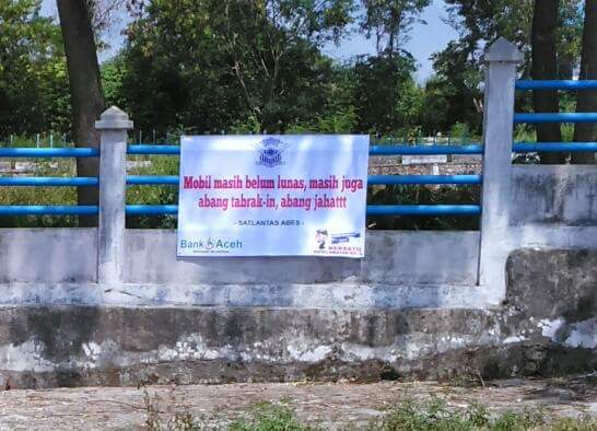 Uniknya 5 Spanduk Peringatan Untuk Pemudik dari Satlantas Aceh Besar Uniknya 5 Spanduk Peringatan Untuk Pemudik dari Satlantas Aceh Besar