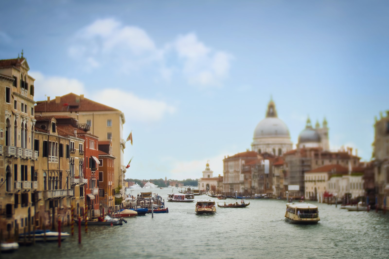 Fujifilm X-pro2 Lensbaby Image of Venice by Willie Kers