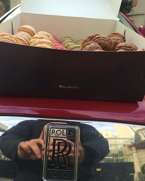 شاهد الرفاهية عند بشار الأسد ورفقائه السياسيين في سياراتهم الفاخرة وهم يتمتعون بوقتهم خارج سوريا (24 صورة) شاهد الرفاهية عند بشار الأسد ورفقائه السياسيين في سياراتهم الفاخرة وهم يتمتعون بوقتهم خارج سوريا (24 صورة)